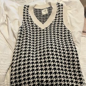 Abercrombie & Fitch Sweater Vest Black & White